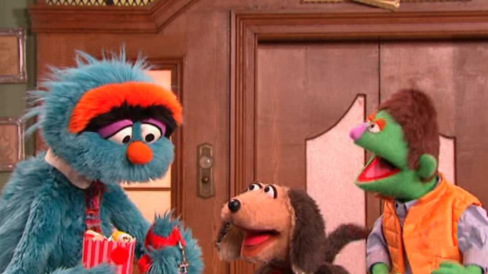 Paseando al perro - El Hotel Furchester | Ver