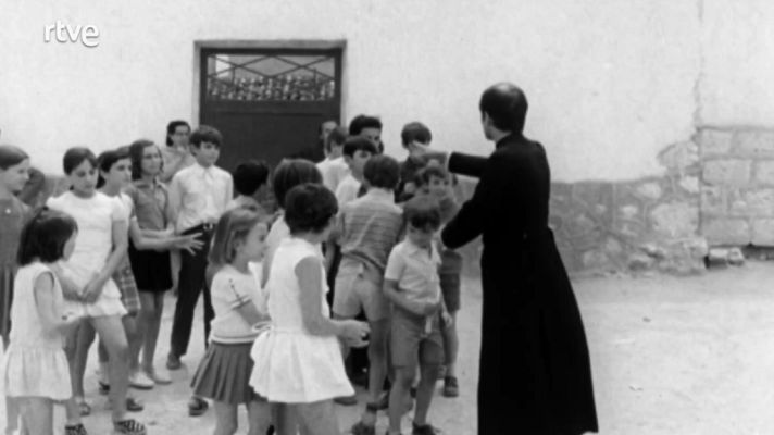 Crónicas de un pueblo - El día que llegó Paula