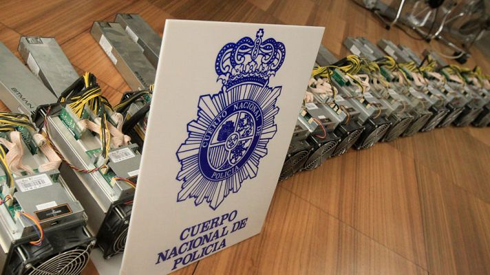 Telediario 1 - 30 detenidos por uso fraudulento de productos financieros y blanqueo con bitcoins
