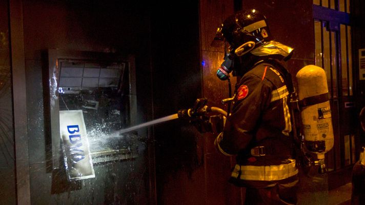 Telediario 1 - Un detenido en tercera noche de disturbios en el barrio barcelonés de Gràcia