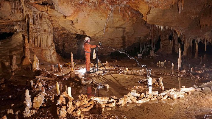 Telediario 1 - Descubren varias construcciones neandertales  al sur de Francia