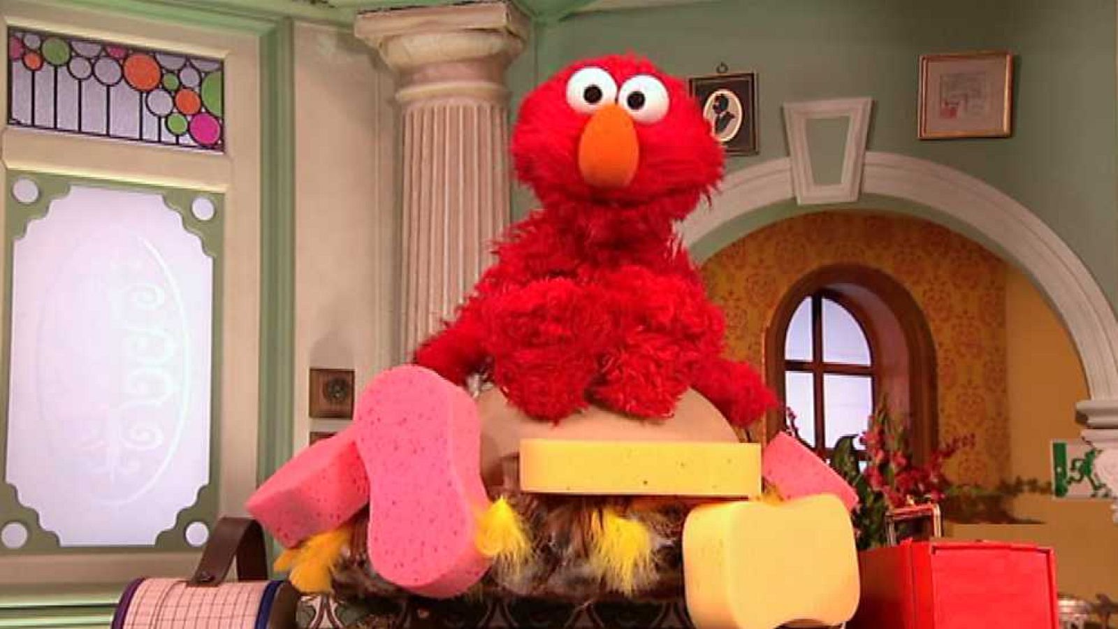 Cuidando el huevo - El Hotel Furchester | Ver