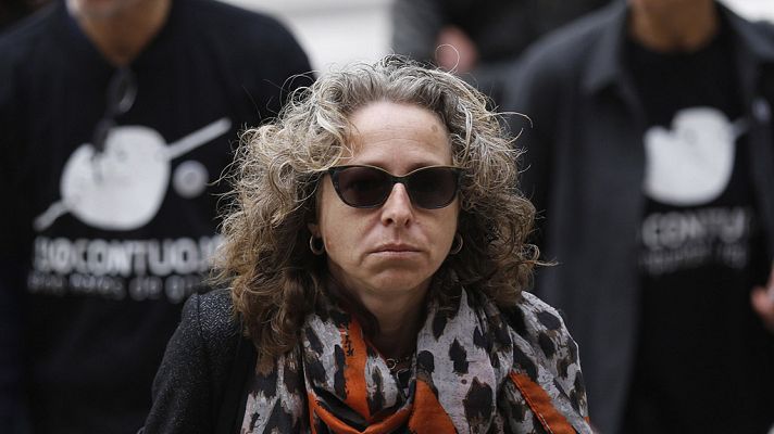 Telediario 1 - Absueltos los dos agentes de los Mossos acusados de dejar sin un ojo a Ester Quintana