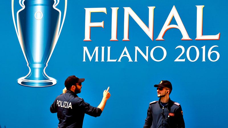 Un total de 23 policías viajan a Milán para colaborar con la policía italiana en la seguridad con motivo del partido de final de la Champions League en esta ciudad que los agentes patrullarán para detectar ultras radicales en las aficiones del Real M