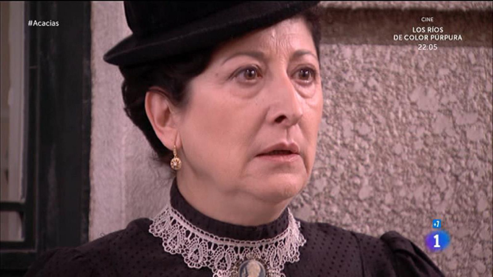 Acacias 38 - Úrsula es registrada por el inspector Mauro