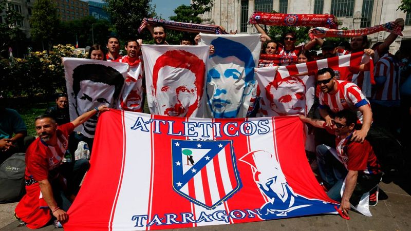 Los aficionados del Atlético buscan en Milán su primera Champions