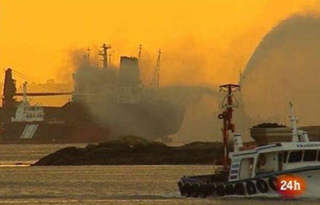  - Incendio de un buque en Arousa