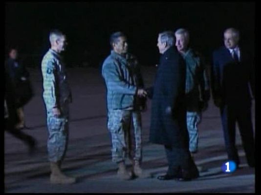  - Bush visita Afganistán