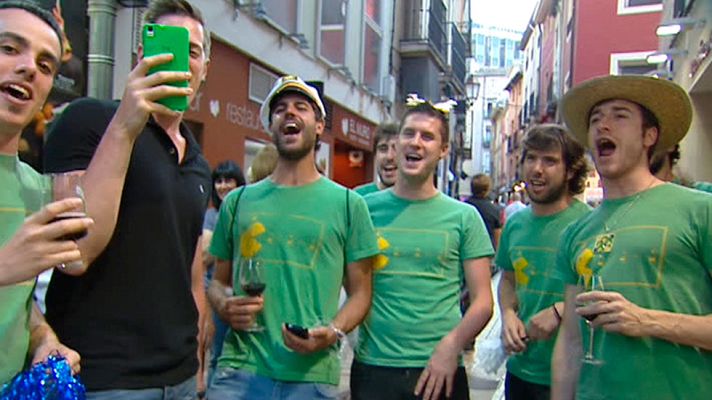 Telediario 1 - Mojácar prohíbe las "actitudes indecorosas" en las despedidas de soltero callejeras