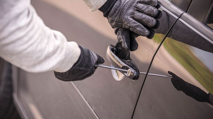 Telediario 1 - En España se robaron 32.000 coches en 2015