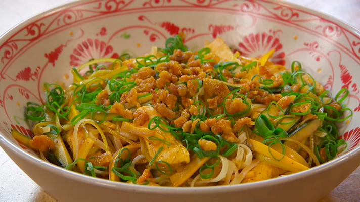 RTVE Cocina - Pollo marinado con fideos de arroz