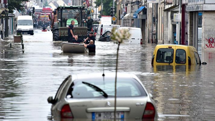 Telediario 1 - Francia sufre las mayores inundaciones en un siglo