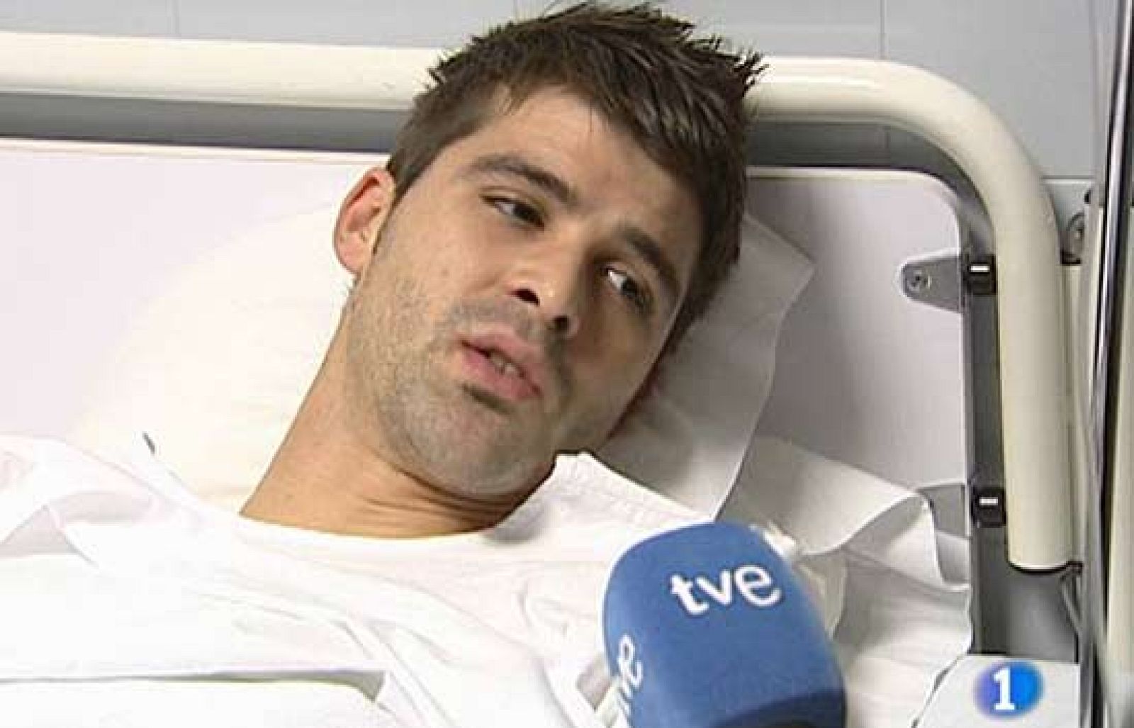 Cuellar ha sido intervenido en su tobillo, tras el encontronazo con Gurpegui. El portero del Sporting se ha roto el tobillo.