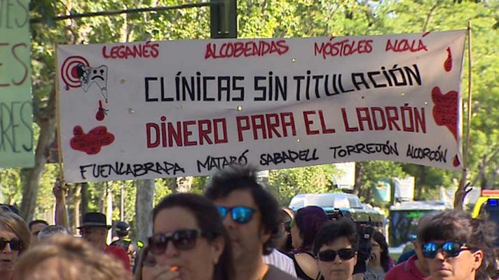 Telediario 1 - Manifestación en Madrid de los afectados por el fraude de Funnydent