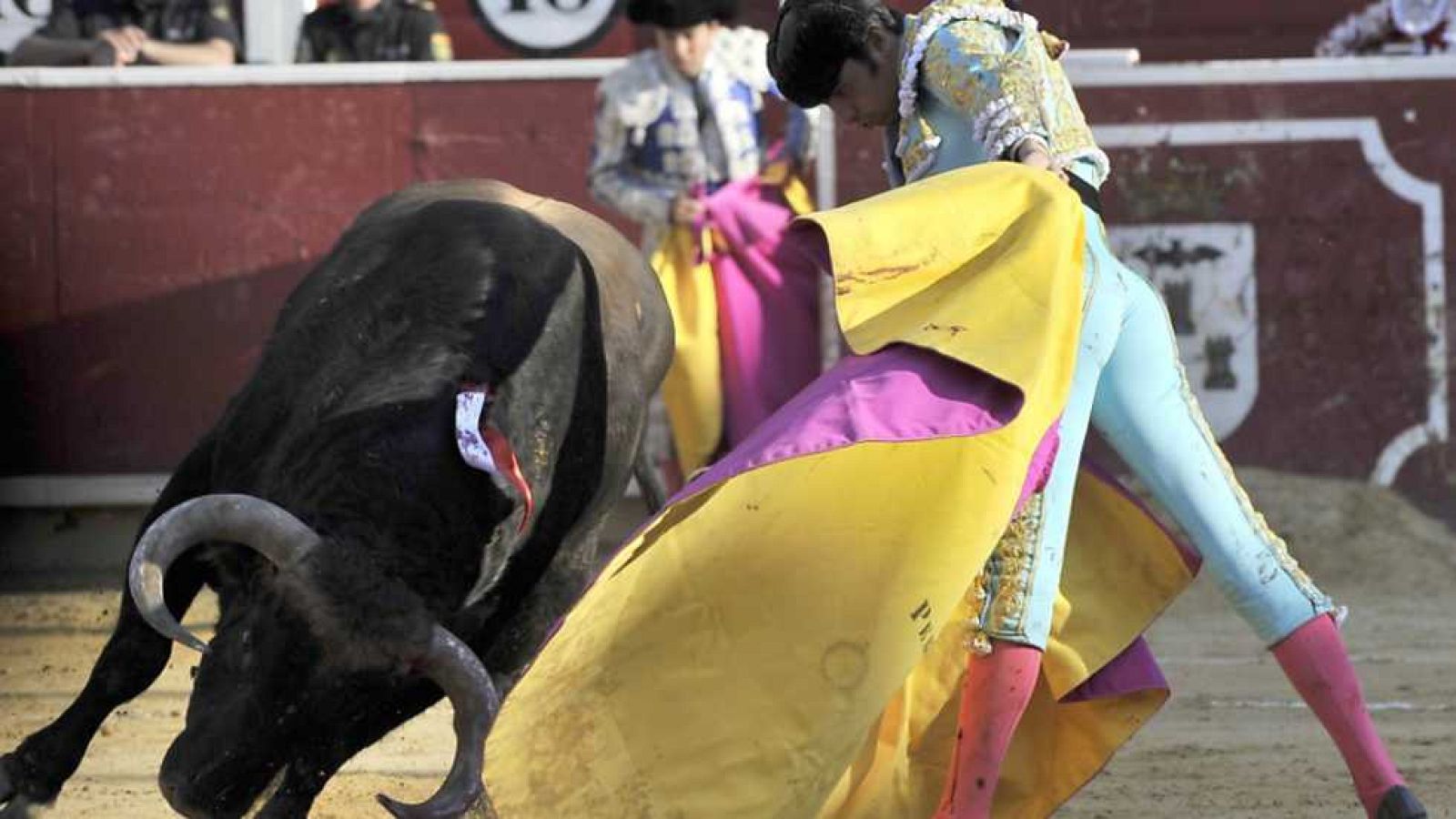 Corrida benéfica de Asprona, desde Albacete - ver ahora
