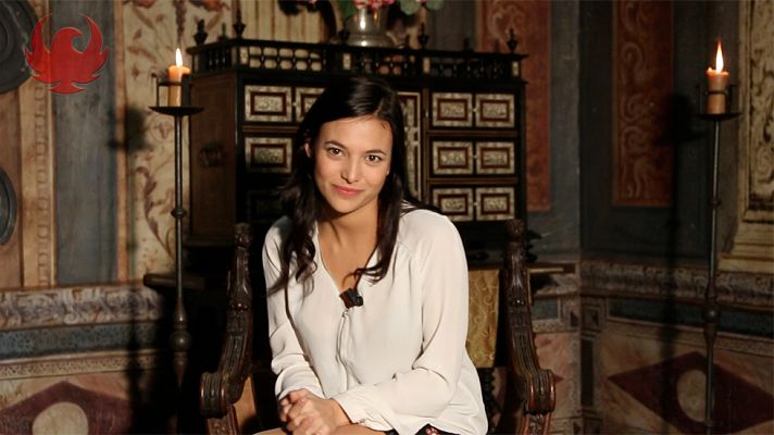 Águila Roja - Elisa Mouliaá saluda a los aguiluchos