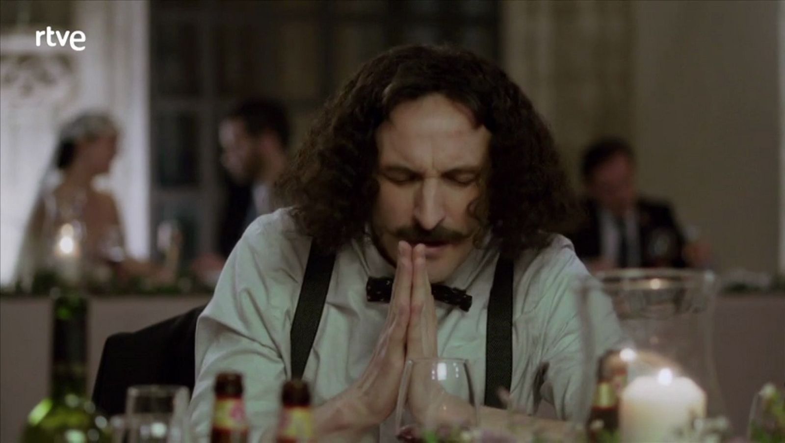 El Ministerio del Tiempo - Velázquez reflexiona borracho sobre la pintura mitológica | Ver