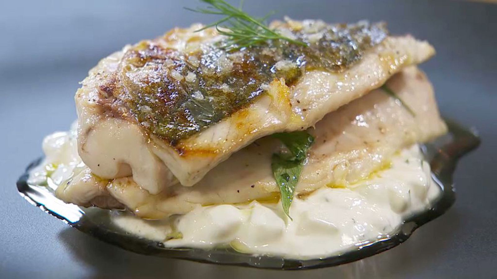Jurel a la brasa con salsa de yogur | Ver