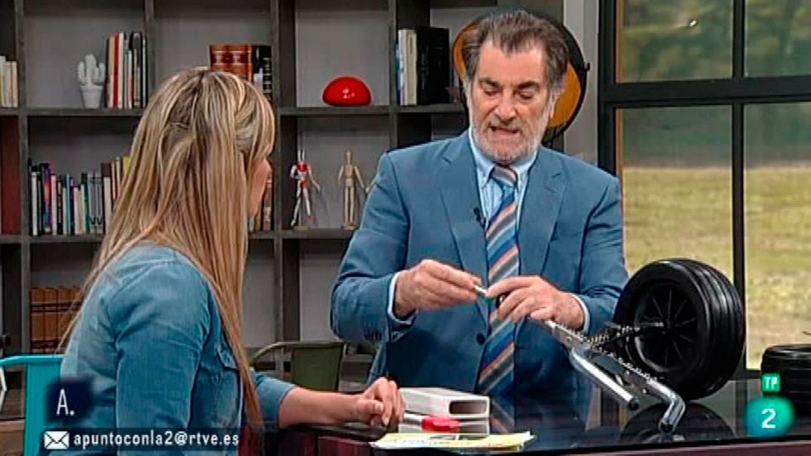 A punto con La 2 - Inventos - Carritos para Kayac / Espátula para wc