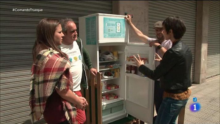 Comando Actualidad - ¿Trueque o negocio? - Una nevera en la calle