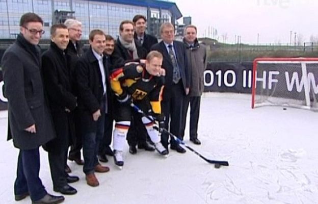  - Hockey Hielo en un campo de fútbol