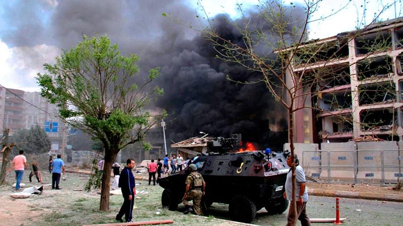 Un ataque con coche bomba mata a cinco personas en el sureste de Turquía