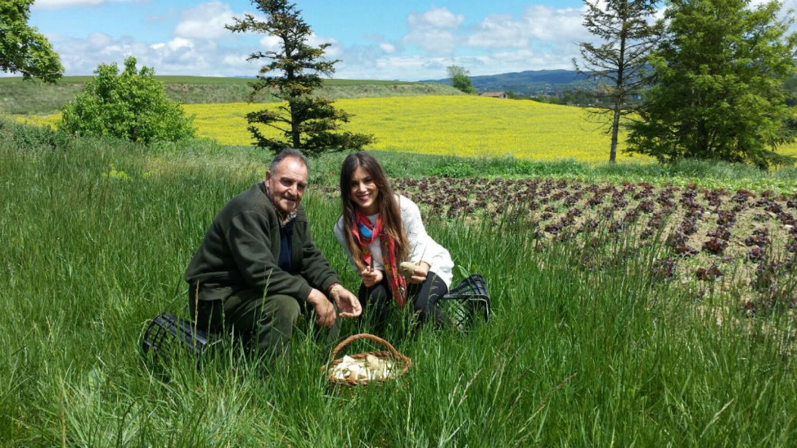 Adopta a Marta: plantar patatas, trabajo duro