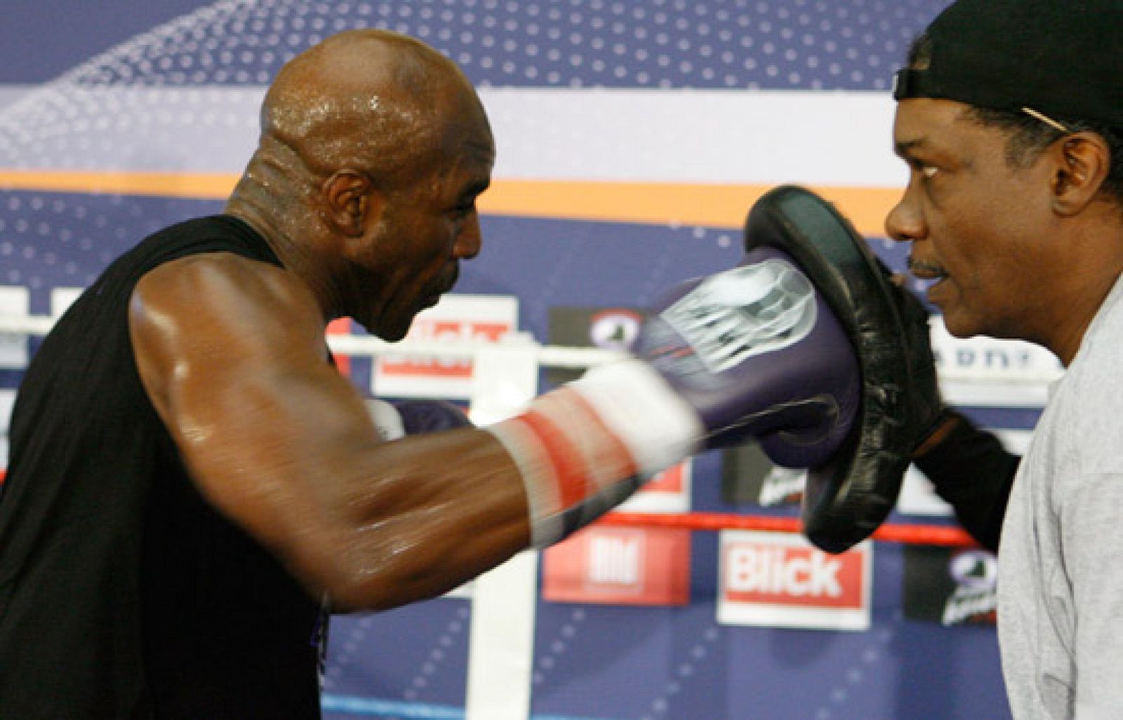 Holyfield descuelga los guantes | Ver