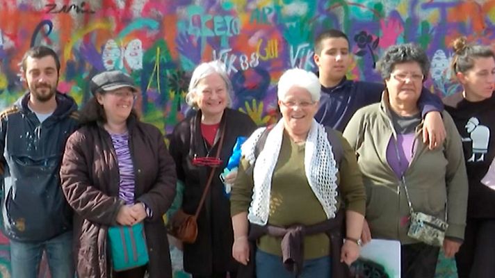 Telediario 1 - El grupo grafitero ''Lata 65''  formado por jubilados están pintando en Lisboa