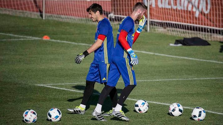 Telediario 1 - Del Bosque no desvela si jugará Casillas o De Gea en el debut de la Euro