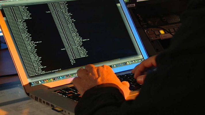 Telediario 1 - Internet un campo importante de batalla donde se lucha contra el yihadismo