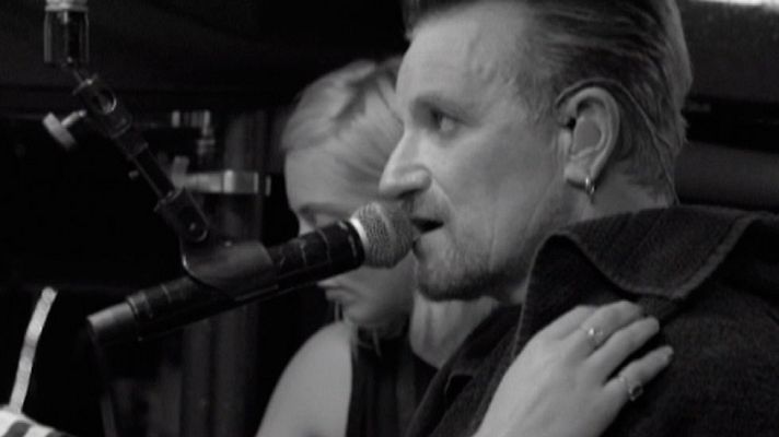 Telediario 1 - Momentos como el concierto de U2 junto a Los Eagles of Death Metal se recuerdan en un nuevo DVD y documental tras los atentados de Paris