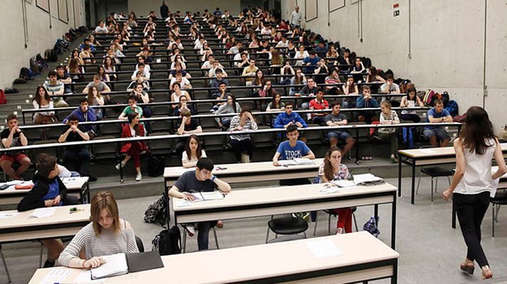 Telediario 1 - Alumnos del País Vasco piden que se anule un examen de Matemáticas de Selectividad por su dificultad