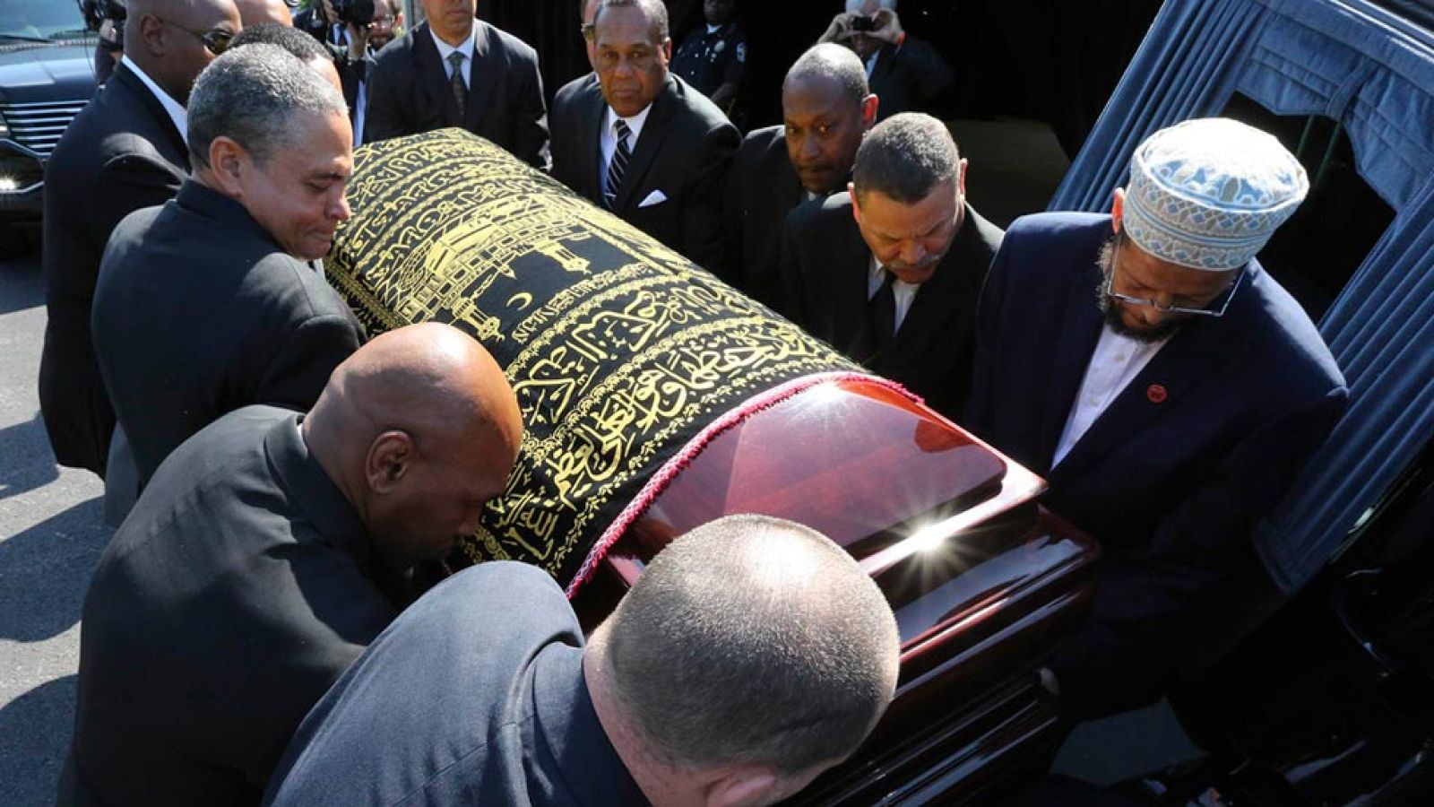 Multitudinario adiós a Mohamed Alí | Ver