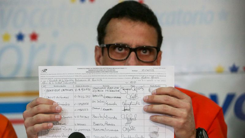 Capriles y Tintori denuncian que sus firmas para solicitar un referéndum revocatorio contra Maduro fueron excluidas | Ver
