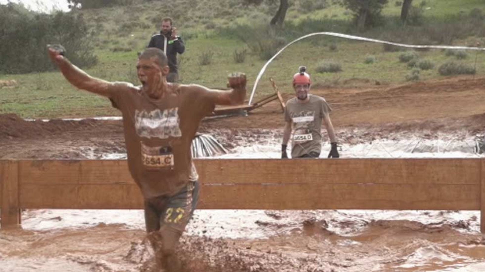 Se celebra en la base militar de El Goloso 'The Mud Day', la carrera de obstáculos más importante del mundo