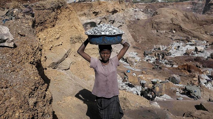 Informativo 24h - Millones de niños trabajan hasta 15 horas a cambio de un plato de comida