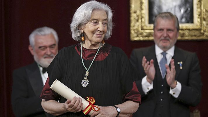 Informativo 24h - La fotógrafa Clara Janés ingresa en la Real Academia Española