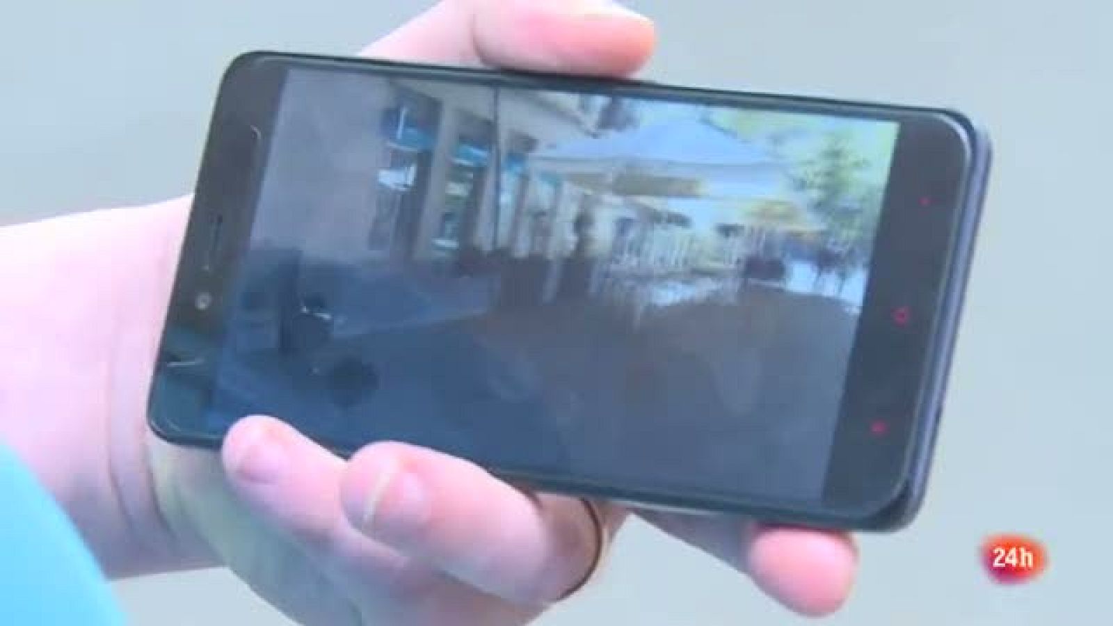 Acompañados de la 'Asociación Catalunya camina' comprobamos la difícil convivencia entre peatones y cicilistas | Ver