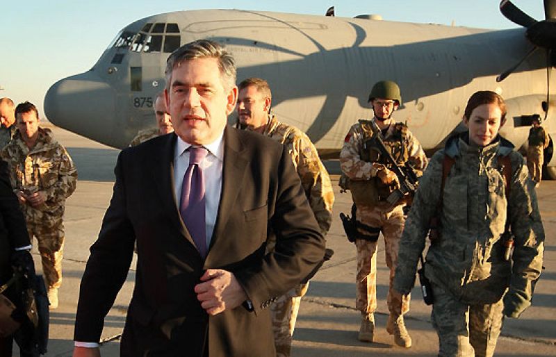 Gordon Brown visita Irak, donde se ha producido un doble atentado