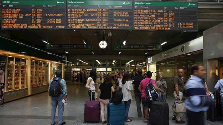 Telediario 1 - Renfe cancela 75 trenes de los programados al incumplirse los servicios mínimos, algo que desmienten los convocantes