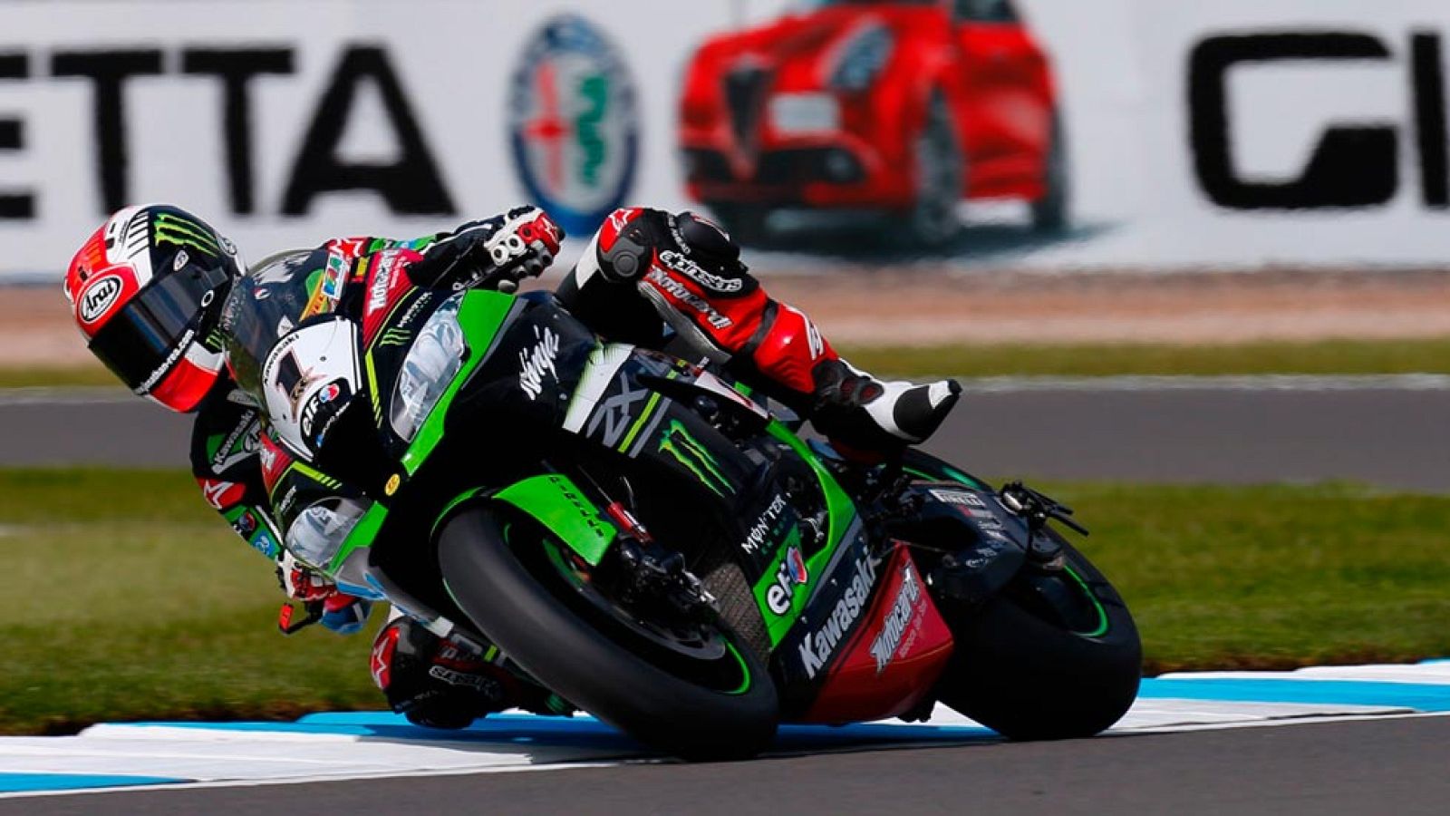 Diferencias entre una Superbike y una moto de serie | Ver