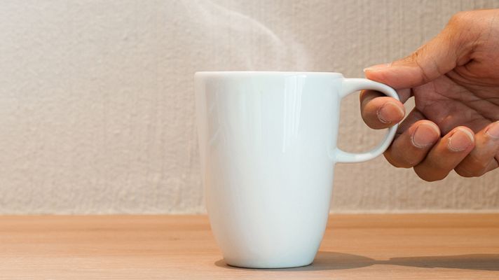 Telediario 1 - La OMS alerta de que ingerir bebidas demasiado calientes aumenta el riesgo de desarrollar cáncer de esófago