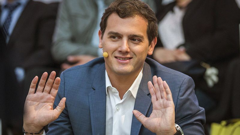 Albert Rivera evita especular sobre posibles sucesores de Rajoy pero elogia que Cifuentes sea "libre y valiente"