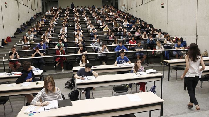 Telediario 1 - Un 14 de 14 en Madrid y otras notas de la selectividad en España