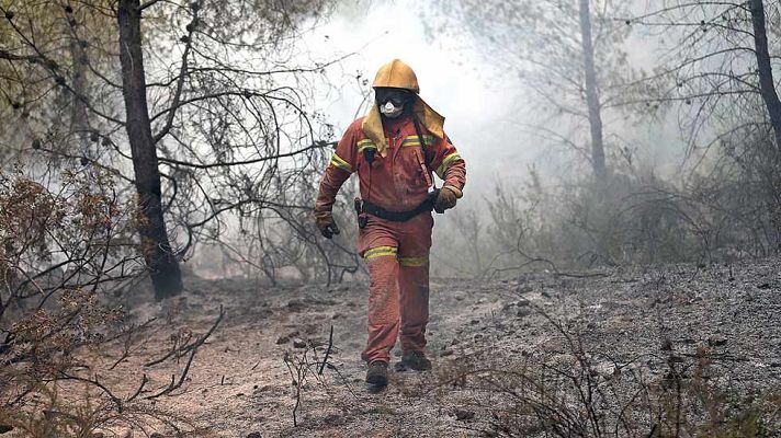 Telediario 1 - Siguen activos cuatro incendios en Valencia