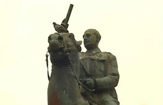  - La última estatua de Franco