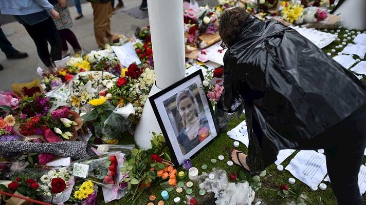 Telediario 1 - El asesinato de Jo Cox tensa la campaña del referéndum