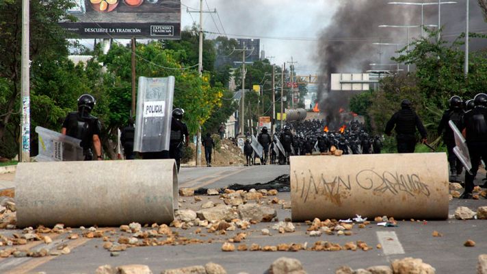 Telediario 1 - Seis muertos y un centenar de heridos en las protestas por la reforma educativa de México