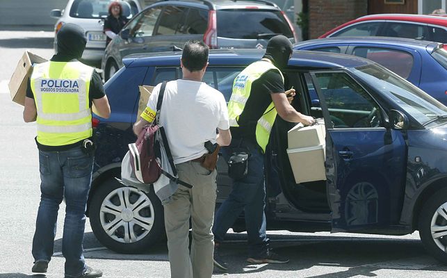 Telediario 1 - Redada antidopaje contra un grupo de entrenamiento de atletas internacionales en Sabadell